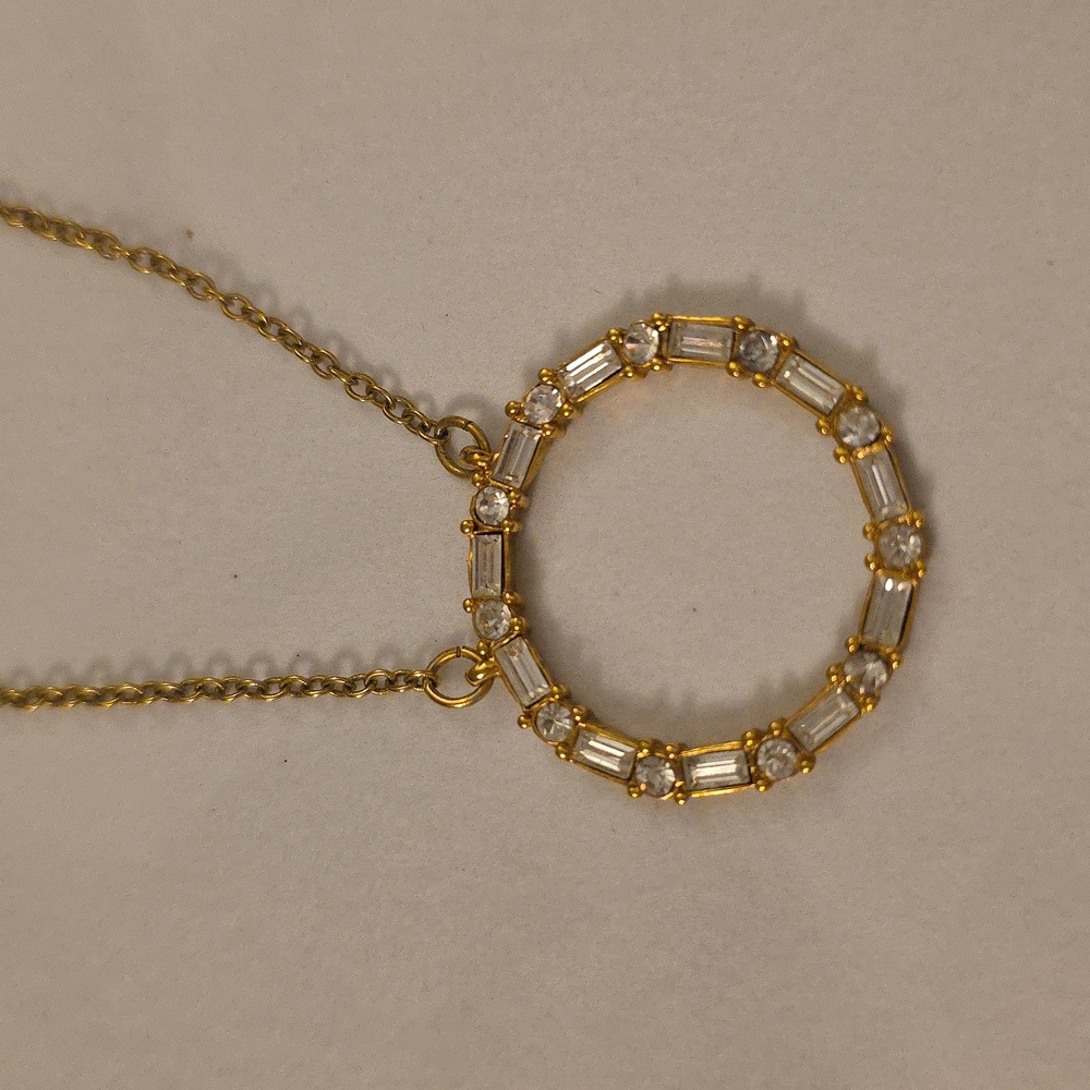 VINTAGE RING Crystal Necklace Metals Unknown